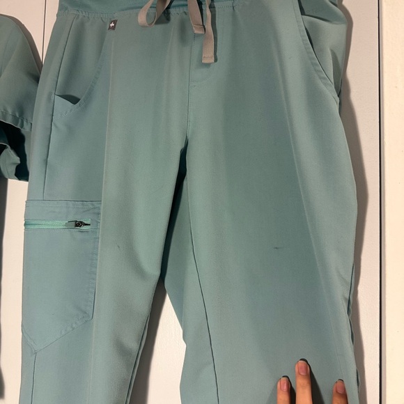 FIGS discontinued sea glass Zamora Jogger pant & Catarina one pocket top size S - Picture 2 of 3